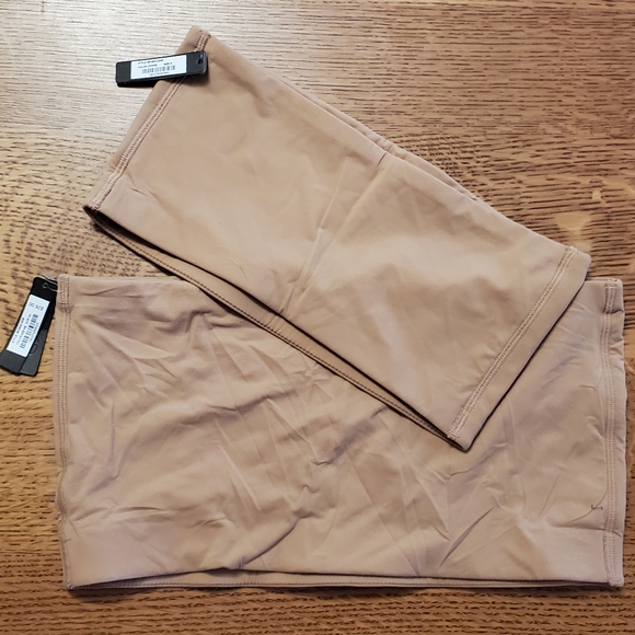 SKIMS Fits Everybody Bandeau Bra in Ochre - Picture 8 of 11